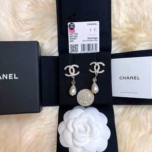 ❌Not For Sale❌  Chanel Large Crystal CC With Pearl Drop Earrings Silver